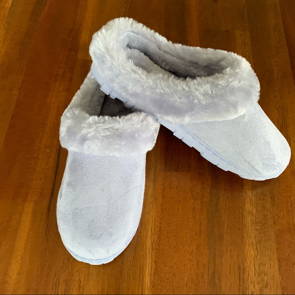 NWOT Ladies Slippers